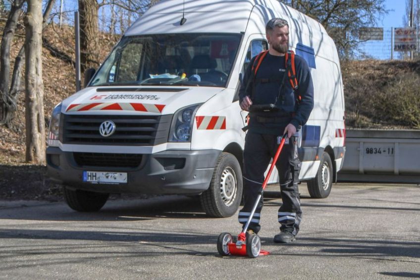 Gasspürer der Hamburger Energienetze unterwegs: 2.800 Kilometer Rohrleitungen bis Herbst zu prüfen
