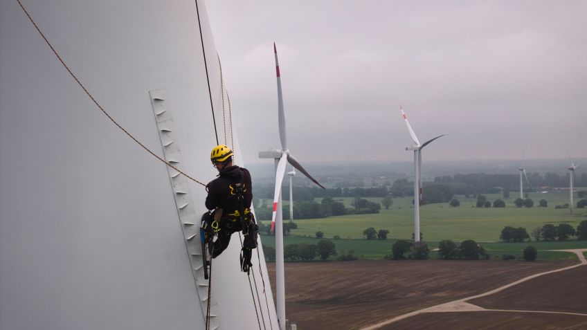 Wachsende Arbeitslosigkeit und Fachkräftemangel in der Energiewende – wie passt das zusammen?