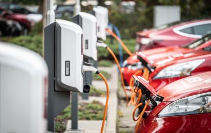 Immer mehr E Autos, Nachfrage nach Ladepunkten wächst