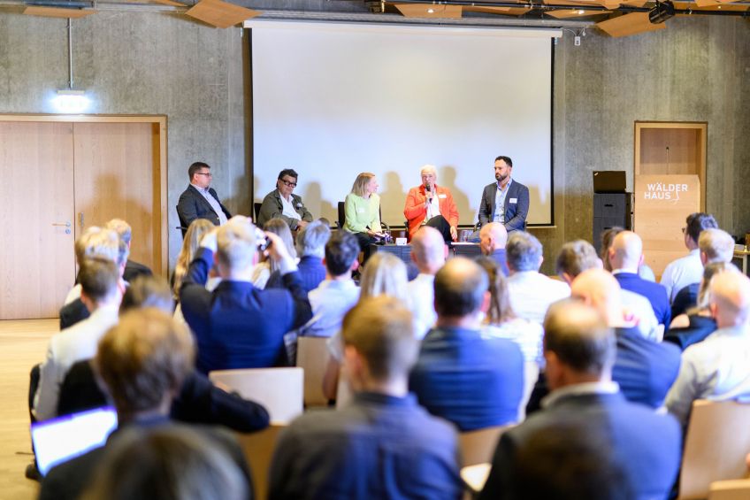Podiumsdiskussion: Wie schaffen wir die Wärmewende bis 2040?
