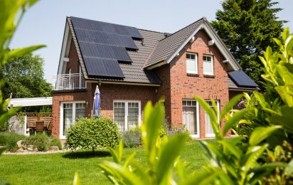 Nachhaltiges Erfolgsmodell DZ 4 knackt 100 Millionen Euro Umsatz mit der Vermietung von Solaranlagen